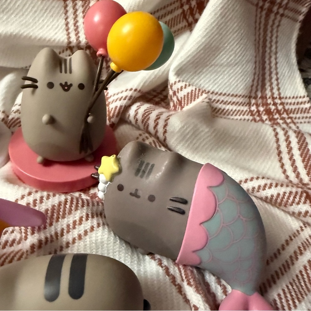 Pusheen Box exclusive 12 collective figurines bat mermaid surfing snow mushroom - Picture 6 of 6